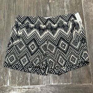 J Crew women’s white cream and black chevron shorts size 0